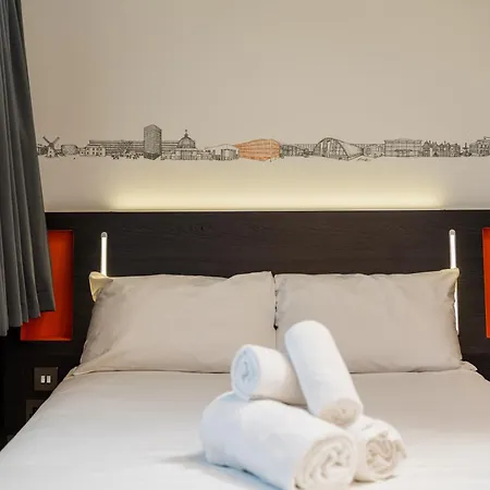 Easyhotel Milton Keynes-2